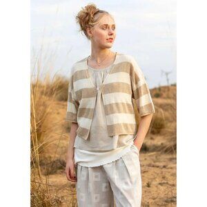 Cardigan in linen/recycled cotton.
